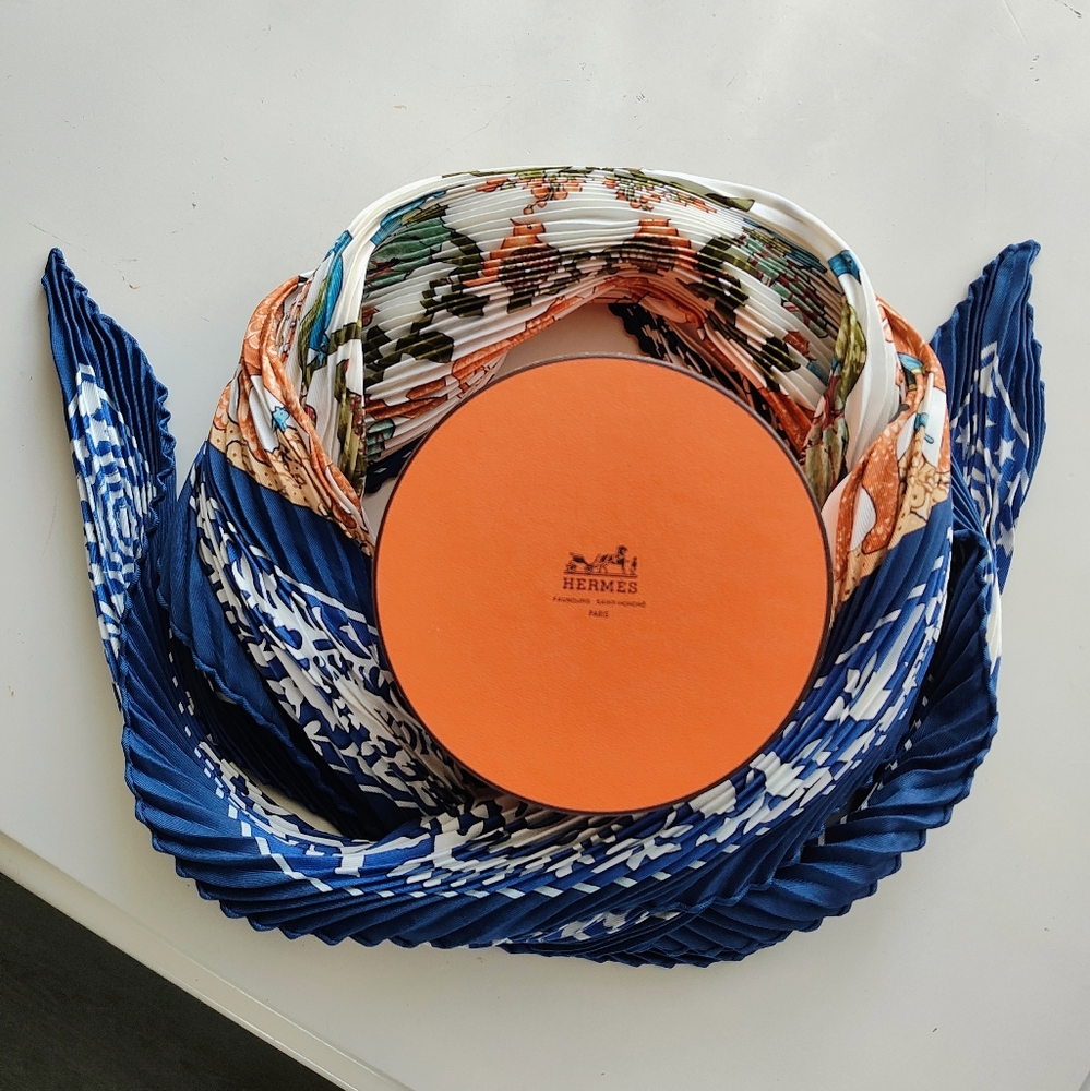 Hermès Early America Plissé 90 scarf With Box